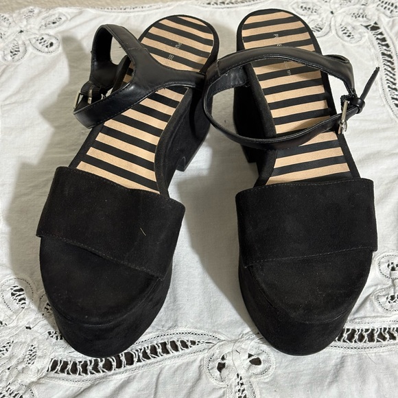 Pull&Bear flatform heel sandal in black size 7.5 or EU 38 - Picture 3 of 10